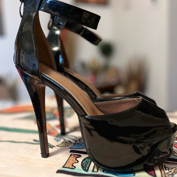 Black stiletto heels - Picture 2 of 2